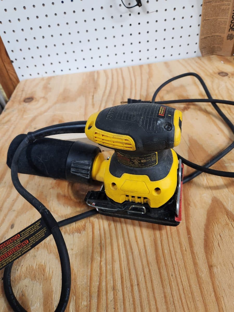 Dewalt Dwe6411 Palm Sander - Image 1